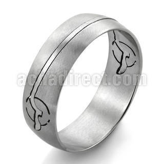 sr34 matte stainless steel gridded ring with cut out eagle