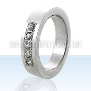 src9 stainless steel classic band ring with 5 crystals