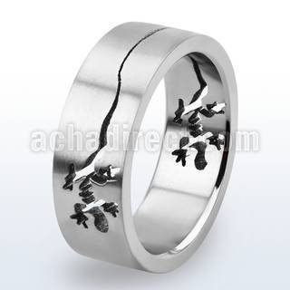 tir9 titanium ring with cut out lizard design